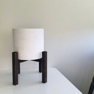 🇨🇦🇨🇦.Handcrafted in Canada - Modern White Concrete Planter + Stand New!